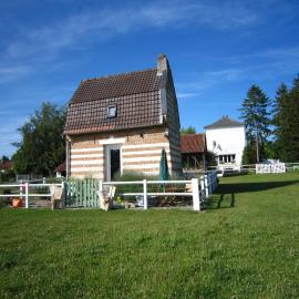 Pretty little Picardy house by the water