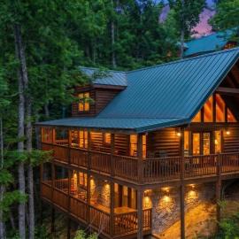 Gatlinburg's Premier 3bdrm Smoky Mtn Cabin Rental w Hot Tub, Game Room Sleeps 8