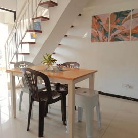 Viesnīca A&C's Affordable Loft Condo near Mactan Airport pilsētā Pusok