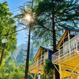 Treehouse by the lake، فندق في بهيمتال
