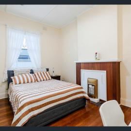 Golden lovely house 1, hotel in North Adelaide