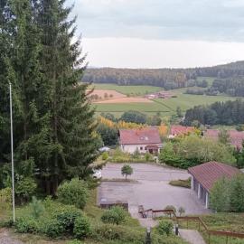 Modernes Apartment mit Balkon, kostenlosem Parkplatz und Blick ins Grüne, hotel in Rimbach