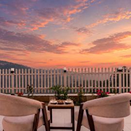 StayVista at Gazania Villa with Outdoor Pool, Bonfire