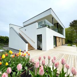 Architect-designed home near ONS