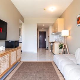 2BR at Sky House BSD near AEON & ICE - J2，Pagedangan的飯店