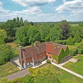 Gildridge Estate - Country home with tennis, Hot Tub, BBQ, Pool and Table Tennis, Hotel in Chiddingly