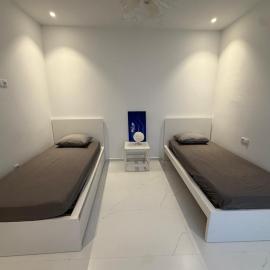Luxurious Seaside Apartment in Azla, Morocco, hotelli kohteessa Azla