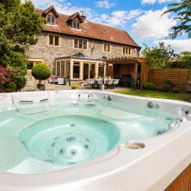 Large Luxurious & Picturesque Countryside House