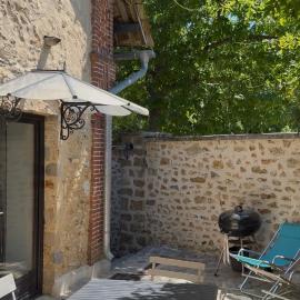 Studio duplex avec spa et cour privée、Bonnellesのホテル