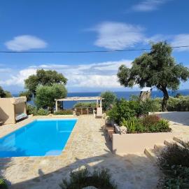 Thalorya Olive Retreat, hotell i Benitses