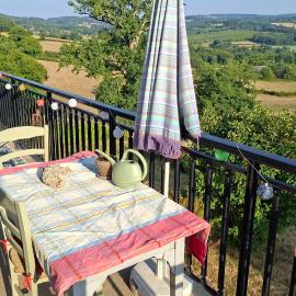 Maison paisible avec vue panoramique, Morvan, hotel in Château-Chinon
