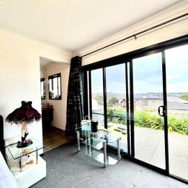 Studio 2 Queenbed Beautiful City View Free parking, hôtel à Sunbury