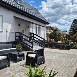 Kriszta Gold Vendégház – hotel w mieście Újfehértó