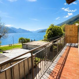 The Music of The Lake - Lake Front with three Bedrooms, hotel em Dongo