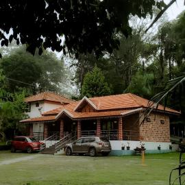 YMS Resort, hotel a Avathi