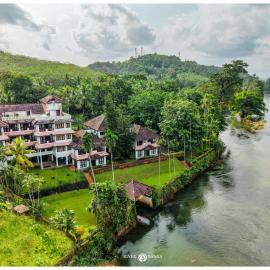 RiverBanks Madaparambil Resorts, khách sạn ở Idukki