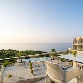 Romantic Jacuzzi Apartment by the Sea,Cape Rodon