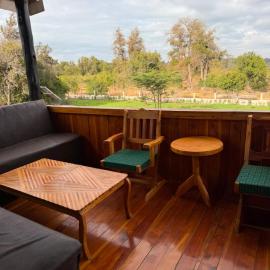 EarthShip Log Cabin, Timau, Hotel in Nanyuki