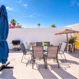Oeiras Beach House - 5BR - Sleeps 10 Near Lisbon & Cascais, hotell Oeirases