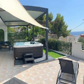 AD Residence Luxury Jacuzzi & Sea View, hotel i Duće