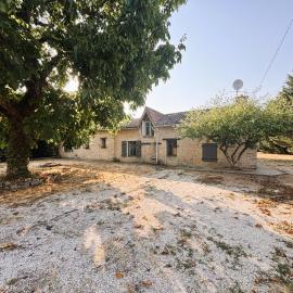 Family house with garden, terrace & BBQ, hotel a Saint-Sauvant