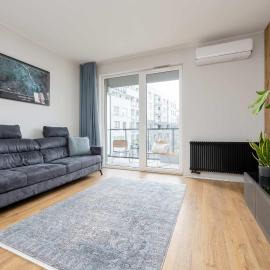 Spacious Apartment with a Balcony, Parking and Air-conditioning by Noclegi Renters