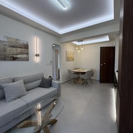 Loutraki Sea Breeze Sunset Apt, hotel u Lutraki
