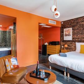 Suite de caractère balnéo & esprit années 60, hotel in Charlieu
