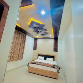 shri RADHA, hotell sihtkohas Chhatikara
