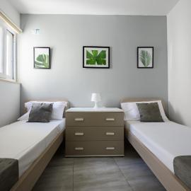 F6 Room 2, Private Room two single beds shared bathroom in shared Flat