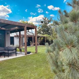 Stylish apartments at Penati Golf Resort, hotel in Šajdíkove Humence