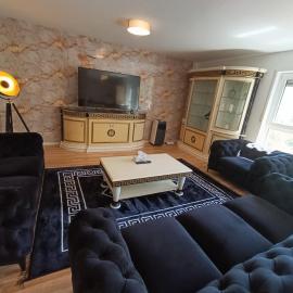 Royal Chesterfield Suite 28