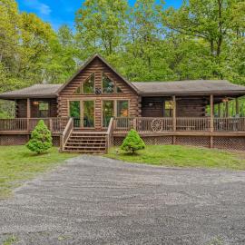Seventh Heaven - Hot Tub, Pet Friendly, Grill, Wifi, Deck, Covered Porch, Family Friendly, Kid's Loft, King Bed