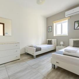 F4 Room 3, Private Room two single beds shared bathroom