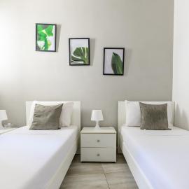 F4 Room 2, Private Room two single beds shared bathroom