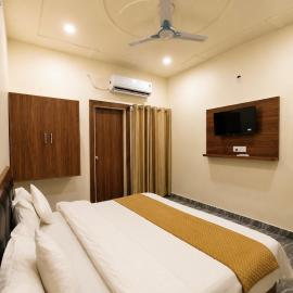 Hotel Brij Vaas - Located Near Major Temples #AC Rooms #Peaceful Location #Near Prem Mandir, hotel a Vrindāvan
