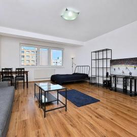 Modern apartment with parking, 10 minutes to the center, Netflix