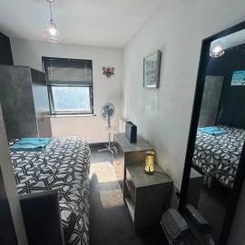 Stylish Double Bedroom Close to Derby City Centre, hotel v destinaci Derby