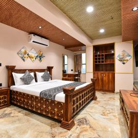 Luxora Suites