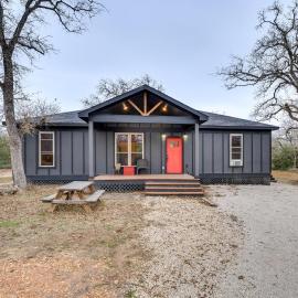 Cabin in the Country, hotelli kohteessa Waelder