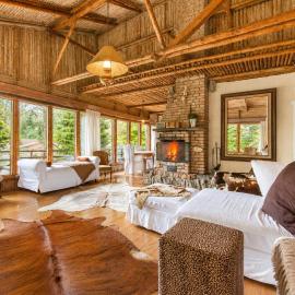 Pousada Casa Mantiqueira - Próxima ao Capivarí e opções de Hidromassagem, hotel in Campos do Jordão