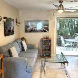 Coastal Townhome in Jupiter 1 mile to beach!, hotel sa Jupiter