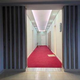 Hotel, Bar, Restaurant Beni، فندق في فلوره