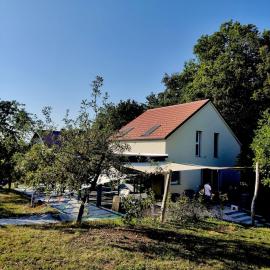 Heaven resort - retreat centre, hotel in Podplat