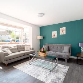 Briar House - Airport & Trafford Park - Parking for 4 Vans