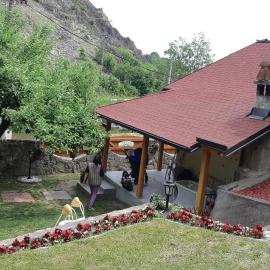 Deda Mrazova kućica, hotel a Knić