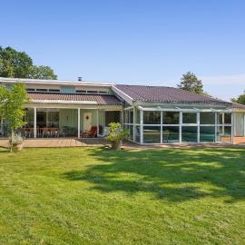 Large Holiday Home With Swimming Pool