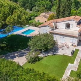 Premium house in Mougins with Private Tennis, hotel in Mougins