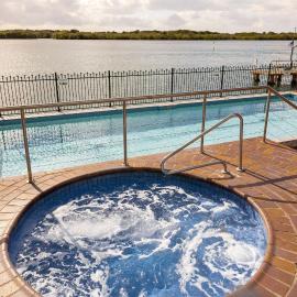 Waterfront on Duporth - river views - walk to CBD