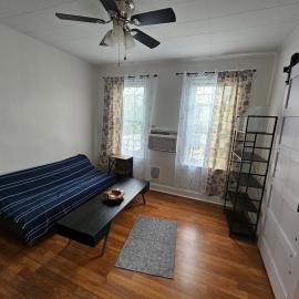 Home Away From Home!, hotel in Bayonne